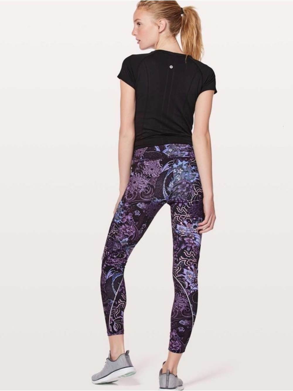 Lululemon Chasing Miles Tight *25"
Memoir Multi Purple  Size 4